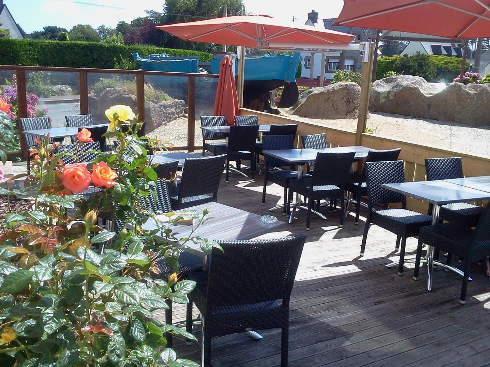 Hotel Restaurant Le Phare Perros-Guirec Exterior photo