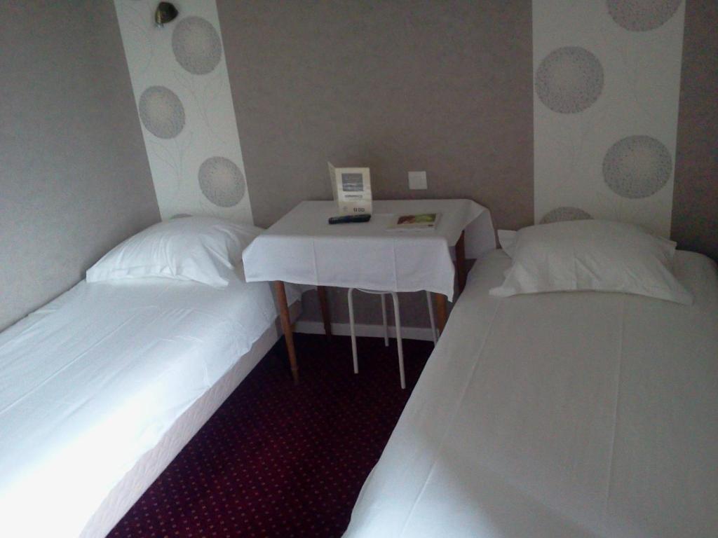 Hotel Restaurant Le Phare Perros-Guirec Room photo
